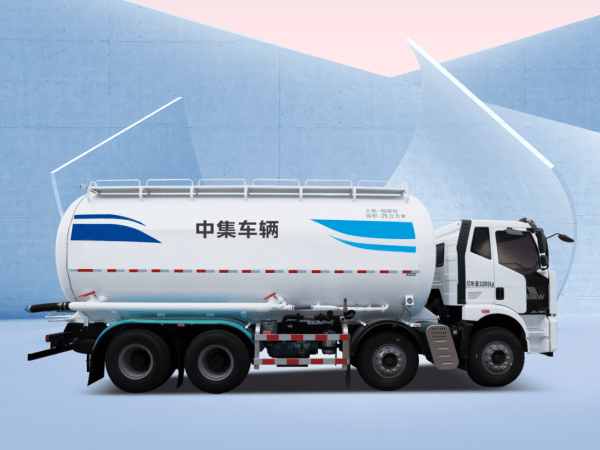 中集車(chē)輛粉罐家族實(shí)力登場(chǎng)，揭秘粉粒物料運(yùn)輸車(chē)的"高效可靠"之道！