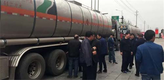 中集凌宇：三晉大地現(xiàn)新潮液罐車，引來200多人圍觀