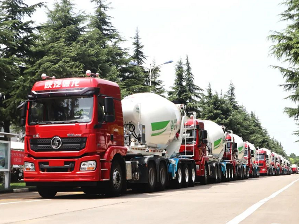 凌宇老客戶試水半掛攪拌車，10臺(tái)批量交付開(kāi)華東先河！
