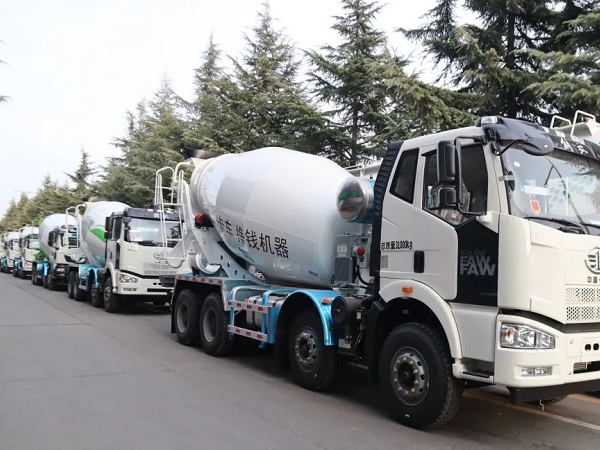 陽春三月下華南，老客戶一次性訂購凌宇汽車120臺(tái)！