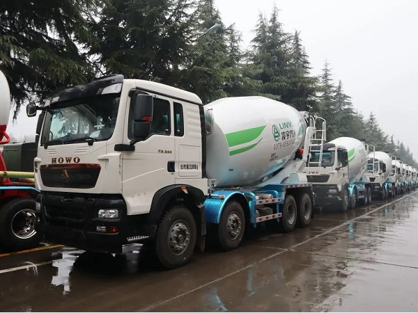 春雨濛濛，氣勢如虹！凌宇攪拌車震撼發車！